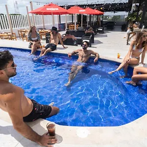 **** Hotel Nomads Party Mexique